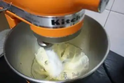 Make A broad coconut moon cake step 1
