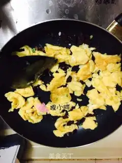 Make Cricket and fried eggs step 4
