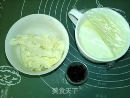 Make French cranberry cheese mooncake step 8