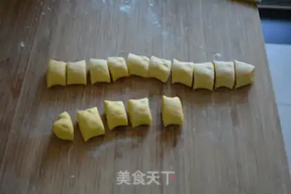 Make Pumpkin roses step 3