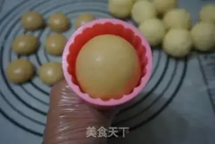 Make A broad coconut moon cake step 13