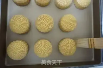 Make A broad coconut moon cake step 16