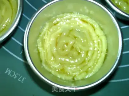 Make French cranberry cheese mooncake step 15