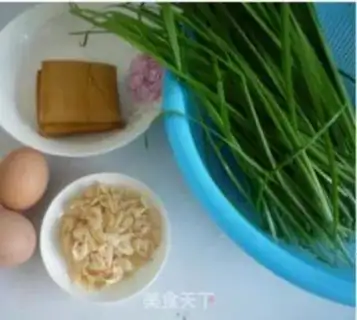 Make An egg box of celery step 1