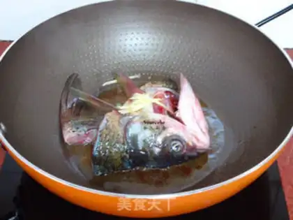 Make Fish-head silk soup step 2