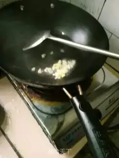 Make Garlic rinds step 1