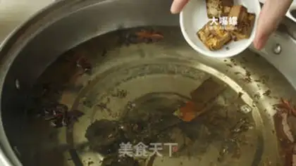 Make Red sugar tea eggs step 4