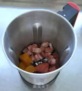 Make Strawberry peach pineapple juice step 1