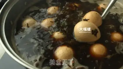 Make Red sugar tea eggs step 5
