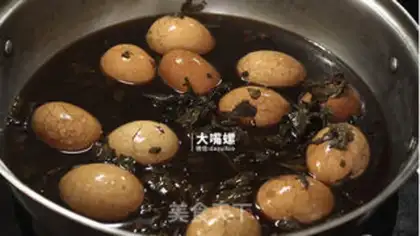 Make Red sugar tea eggs step 6
