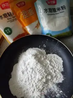 Make Flamingo ice cream mooncake step 1