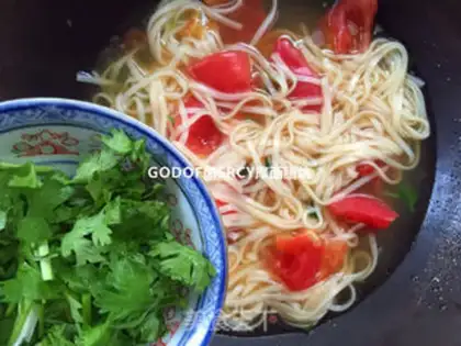 Make Tomato shrimp noodles step 3