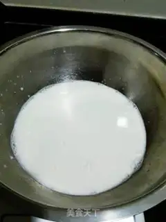 Make Rainbow milk, ice cream mooncake step 1
