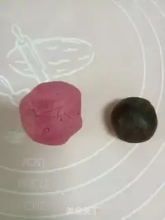 Make Flamingo ice cream mooncake step 9