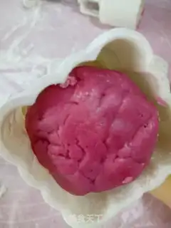 Make Flamingo ice cream mooncake step 12