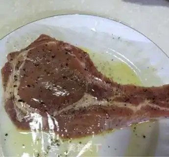Make Fried ribbon pork chops step 2
