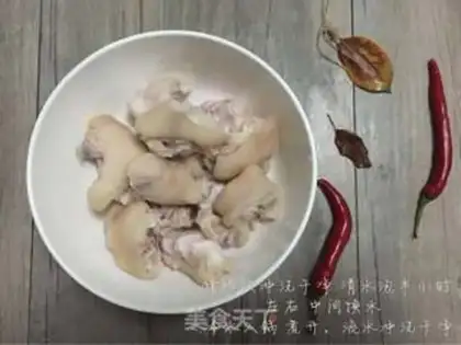 Make Red burning pig hoof step 0