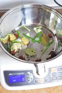 Make Roasted pig hoof step 2