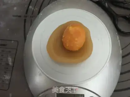 Make The egg yolk mooncake step 2