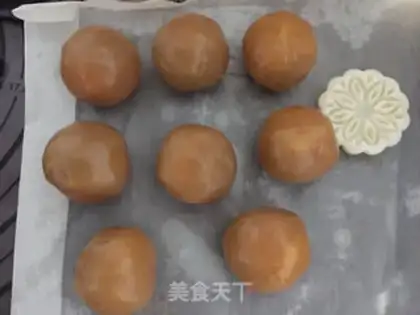 Make The egg yolk mooncake step 4