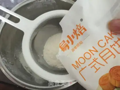 Make The egg yolk mooncake step 6