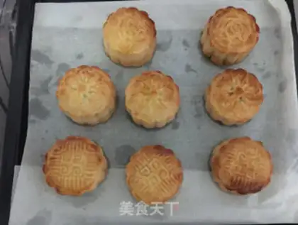 Make The egg yolk mooncake step 16