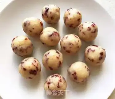 Make Chocolate coconut cranberry cheese mooncake step 5