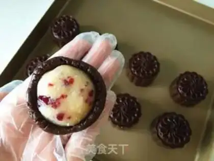 Make Chocolate coconut cranberry cheese mooncake step 9
