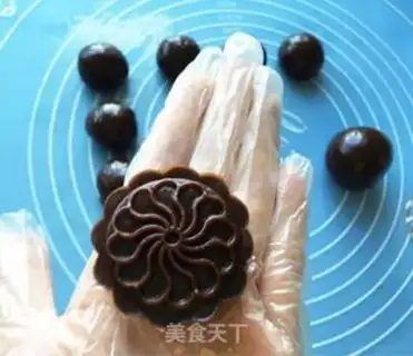 Make Chocolate coconut cranberry cheese mooncake step 10