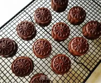 Make Chocolate coconut cranberry cheese mooncake step 13