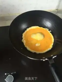 Make Tomato fried eggs step 1