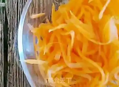 Make Rice oatmeal carrot congee step 2
