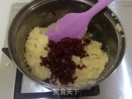 Make Coconut cranberry yellow mooncake step 10