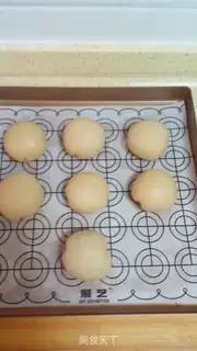 Make Soccer date mooncake step 13
