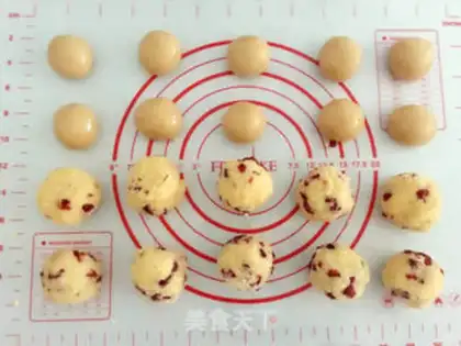 Make Coconut cranberry yellow mooncake step 12