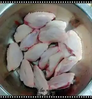 Make Coke chicken wings and potatoes step 0