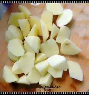 Make Coke chicken wings and potatoes step 1