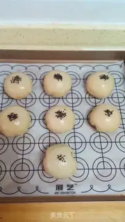 Make Soccer date mooncake step 15