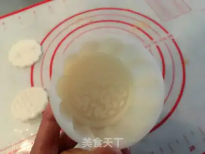 Make Coconut cranberry yellow mooncake step 15