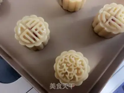 Make Coconut cranberry yellow mooncake step 16