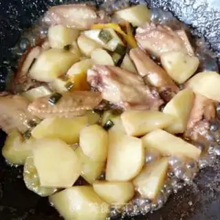 Make Coke chicken wings and potatoes step 6