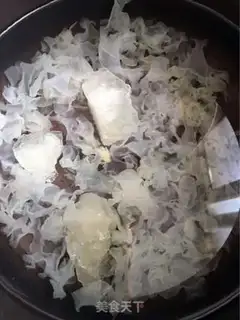 Make Purple potato silver ear soup step 2