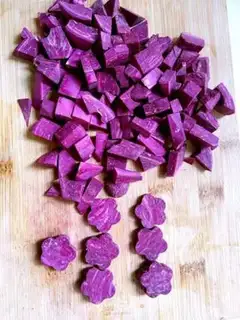 Make Purple potato silver ear soup step 3