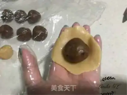 Make A wide veal beef mooncake step 10