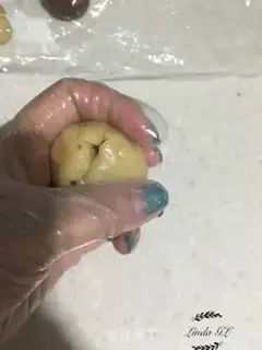 Make A wide veal beef mooncake step 11