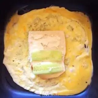 Make Toast omelet step 1