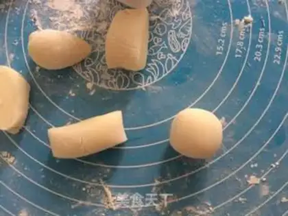 Make Tea ice-cream mooncake step 6
