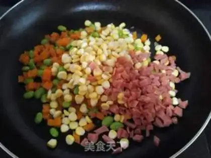 Make Mickey salad bread step 3