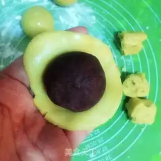 Make A simple wide-range mooncake approach step 6