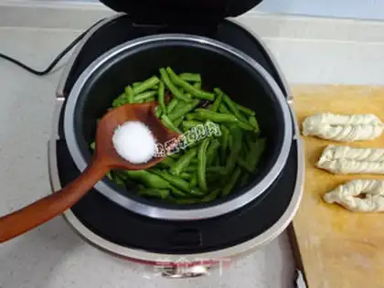 Make Lamb chop lentils sticky roll step 17